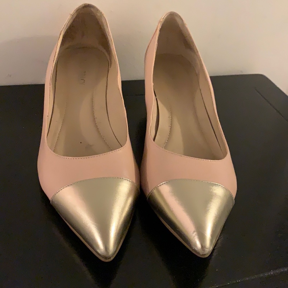SOLD Ellen Tracy flats